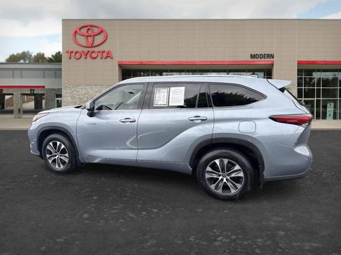 Used 2020 Toyota Highlander XLE AWD/4WD image 5