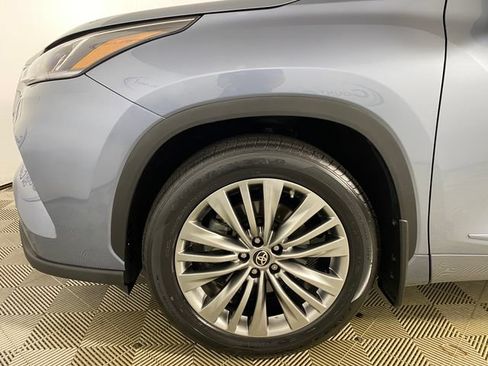 Used 2023 Toyota Highlander Platinum AWD/4WD image 29