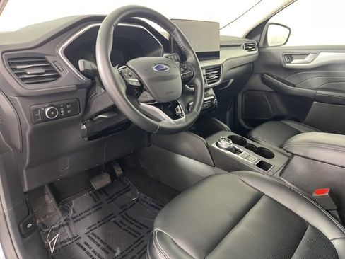 Used 2025 Ford Escape Platinum image 2