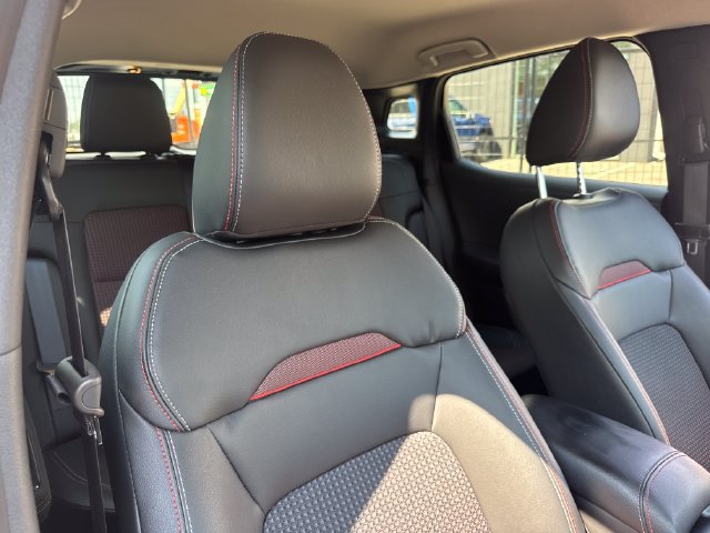 Used 2025 Nissan Kicks SR FWD image 23