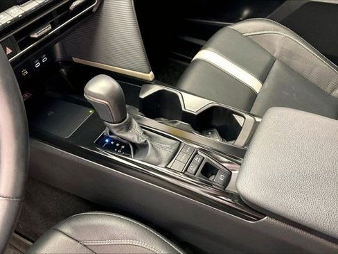 Used 2025 Toyota Camry SE w/ Convenience Package image 16