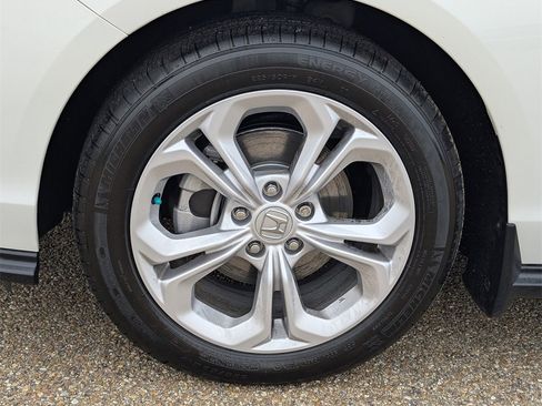 Certified 2025 Honda Accord LX image 9