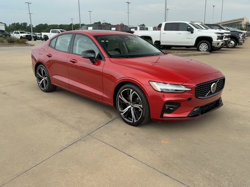 Used 2024 Volvo S60 B5 Core image 2