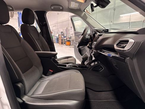 Used 2021 Chevrolet TrailBlazer LS FWD image 29
