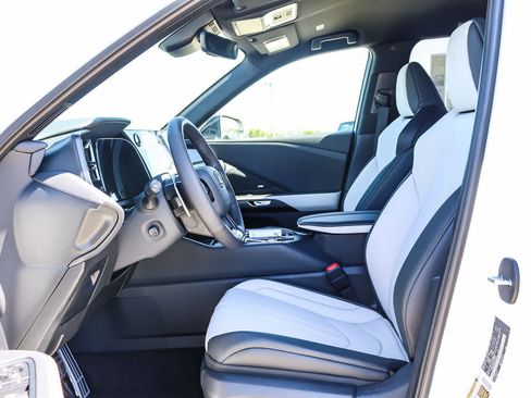 New 2026 Lexus TX 500h AWD image 19