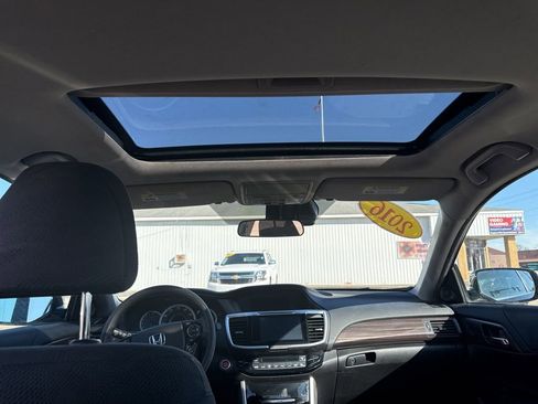 Used 2016 Honda Accord EX image 32