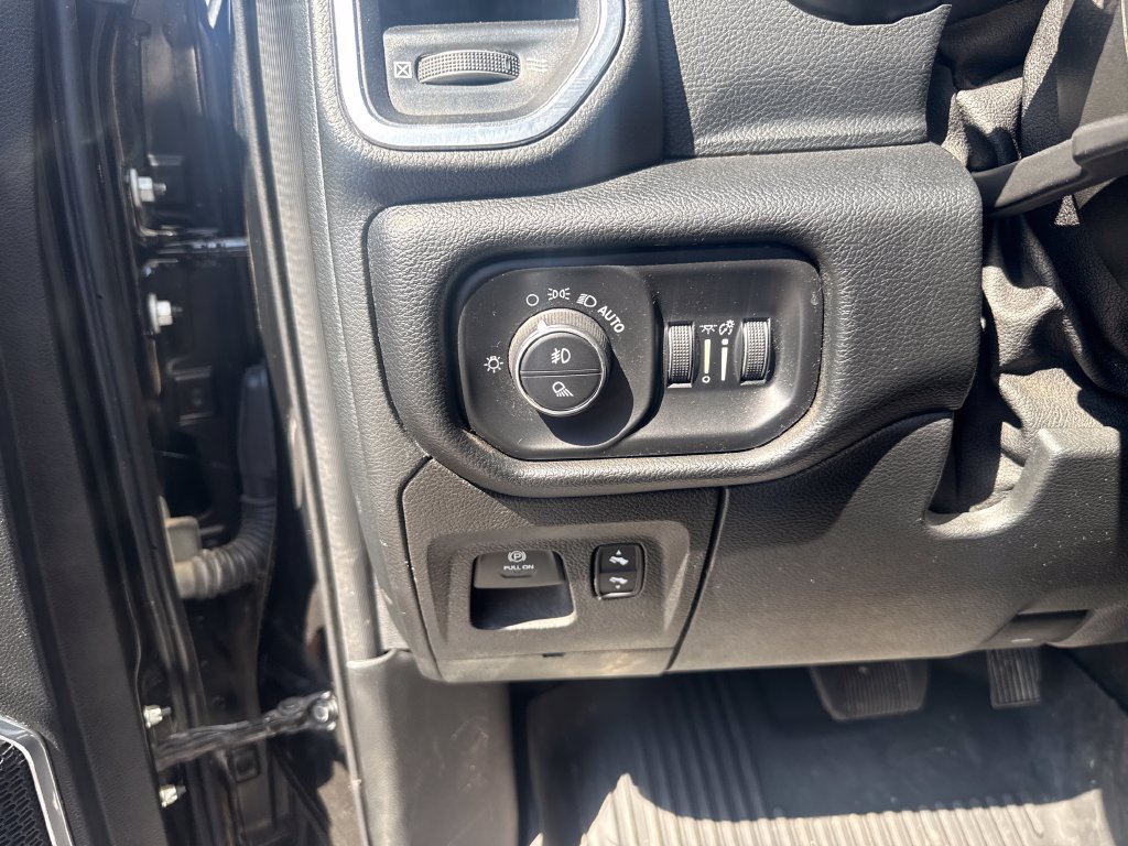 Used 2022 RAM 1500 Laramie AWD/4WD image 13