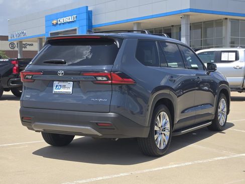 Used 2025 Toyota Grand Highlander AWD image 7