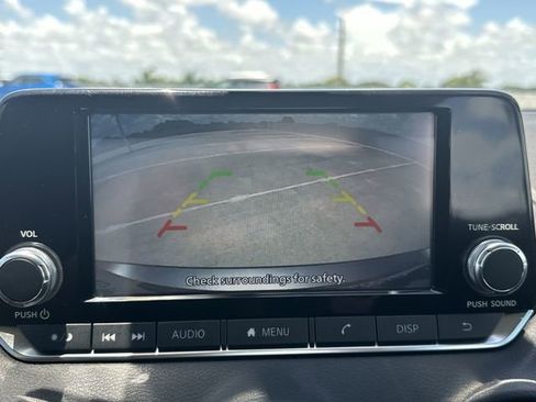 Used 2025 Nissan Sentra S FWD image 24