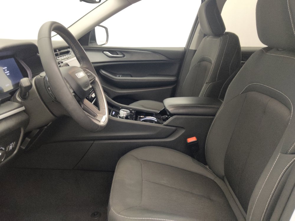 Used 2023 Jeep Grand Cherokee L Laredo RWD image 17