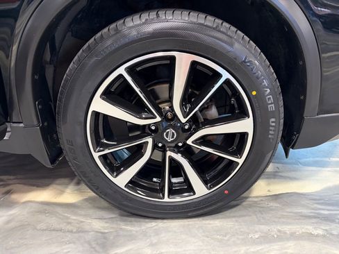 Used 2018 Nissan Rogue SL w/ Premium Package image 30