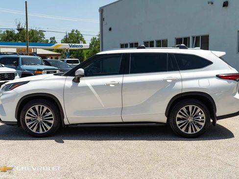 Used 2020 Toyota Highlander Platinum AWD/4WD image 11