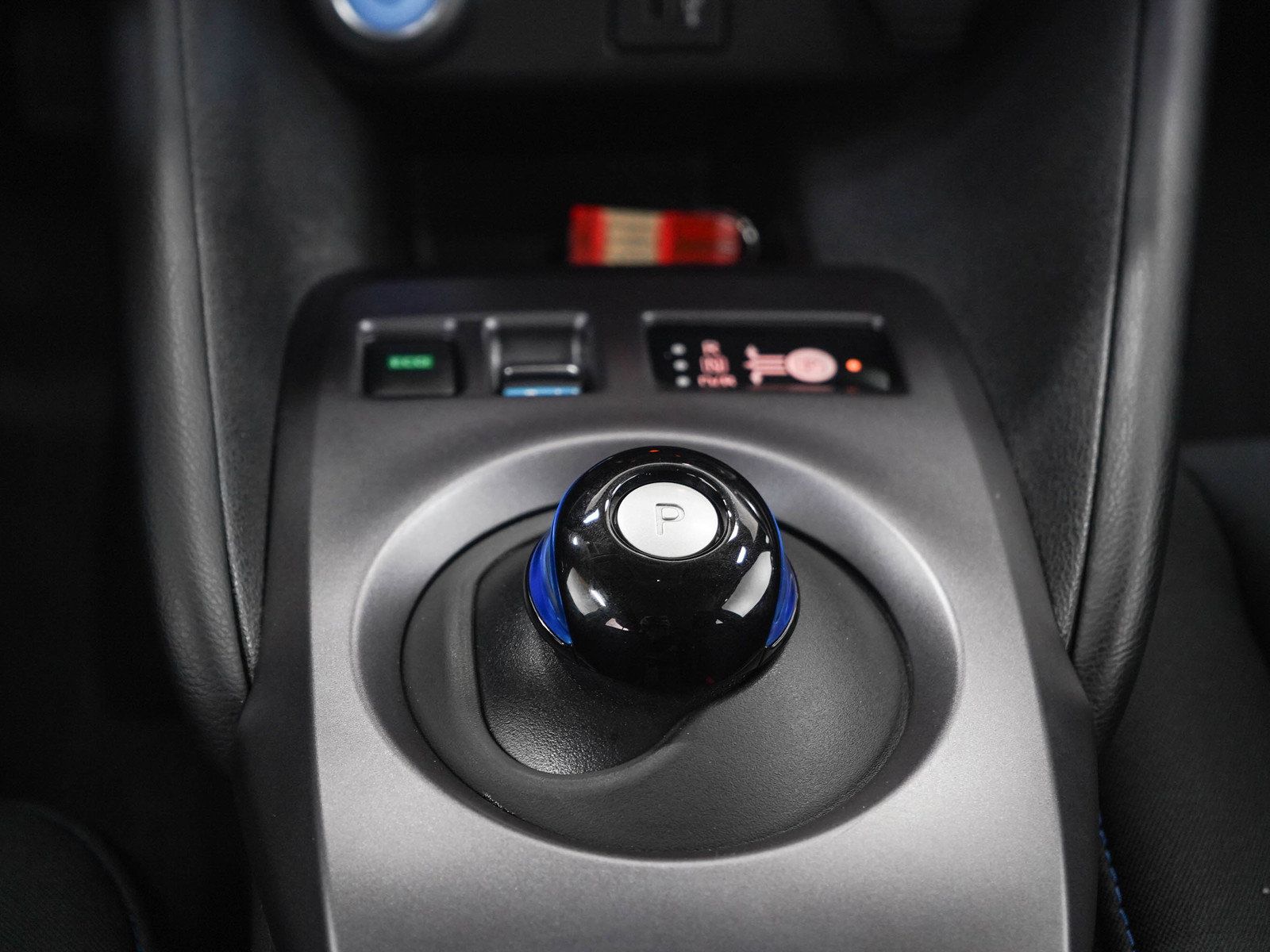 Used 2025 Nissan Leaf S FWD image 17