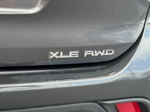 Used 2025 Toyota Highlander XLE AWD/4WD image 6