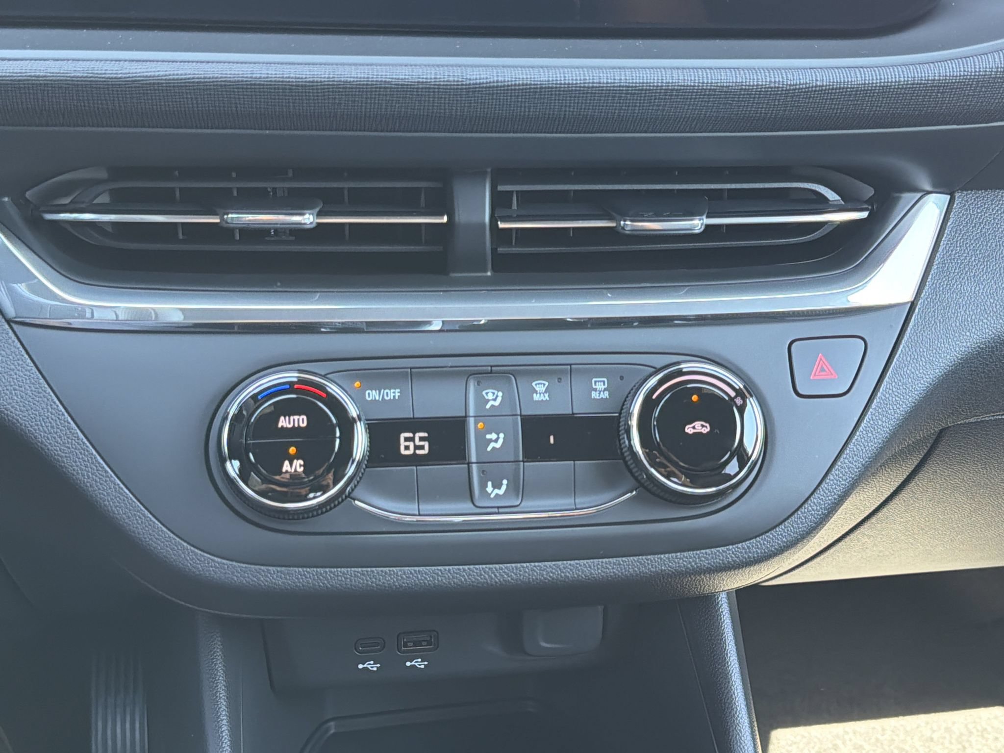 New 2026 Buick Envista Sport Touring FWD image 6