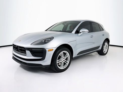 Certified 2025 Porsche Macan image 1
