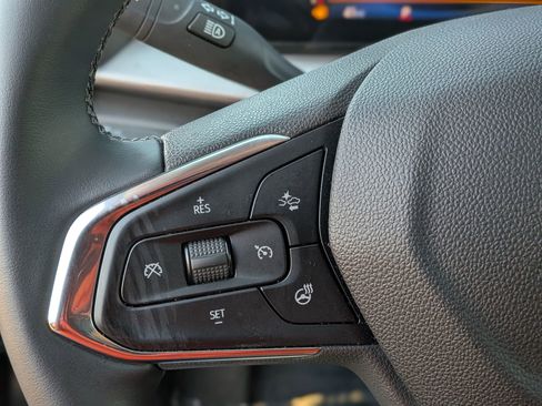 Used 2025 Chevrolet Trax LT w/ LT Convenience Package image 21