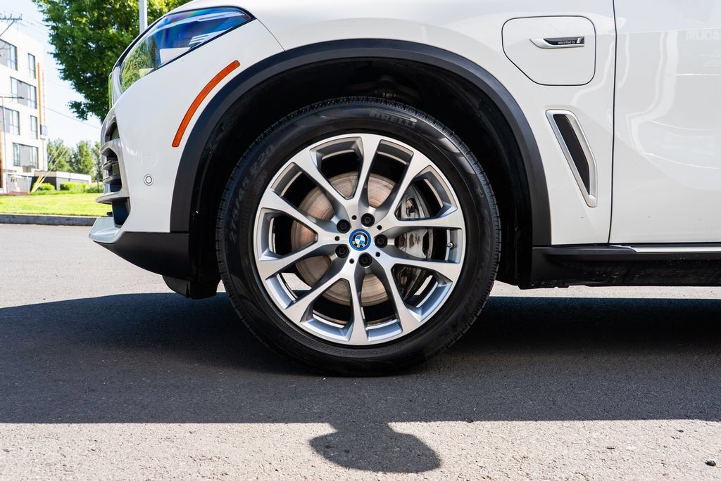 Used 2023 BMW X5 xDrive45e AWD/4WD image 7