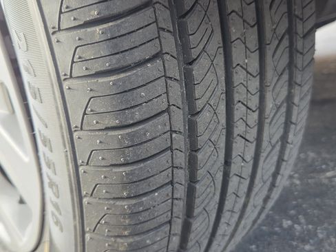 Used 2022 Ford Transit Connect XLT image 25