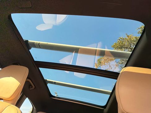 Used 2024 Volvo XC60 T8 Ultimate w/ Climate Package image 29