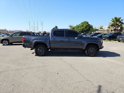 Used 2020 Toyota Tacoma SR5 image 8