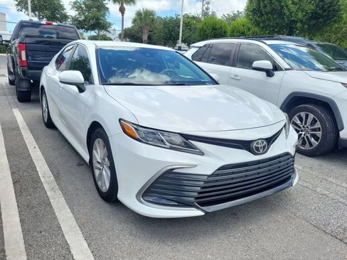 Used 2022 Toyota Camry LE FWD image 3