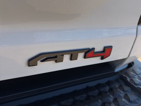 Used 2024 GMC Canyon AT4 w/ Technology Package AWD/4WD image 27
