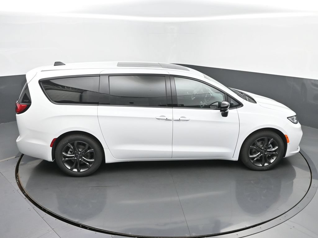 New 2026 Chrysler Pacifica Select FWD image 43