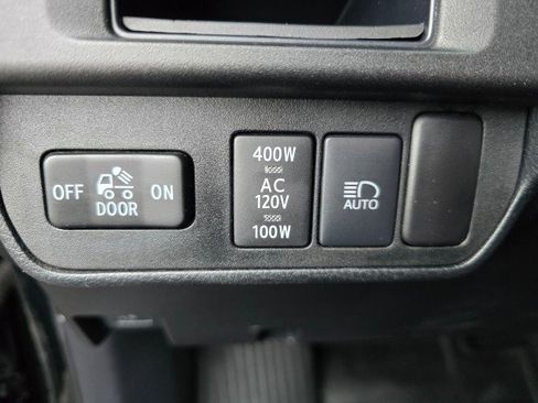 Used 2019 Toyota Tacoma TRD Sport AWD/4WD image 30