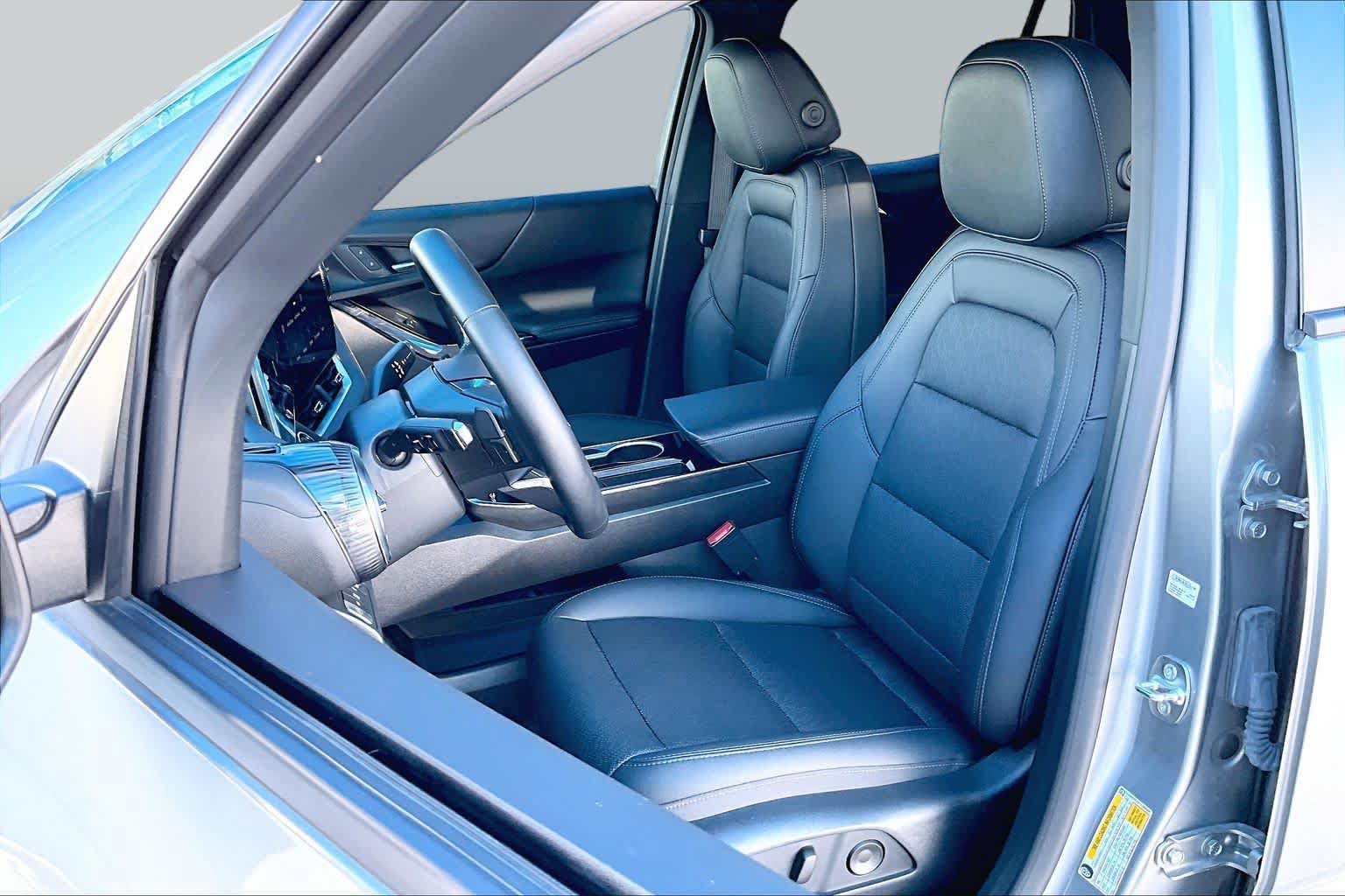 Used 2026 Chevrolet Equinox LT w/ Convenience Package II AWD/4WD image 8