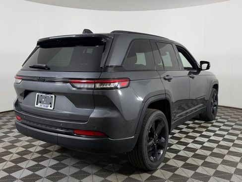 Used 2023 Jeep Grand Cherokee Altitude AWD/4WD image 9