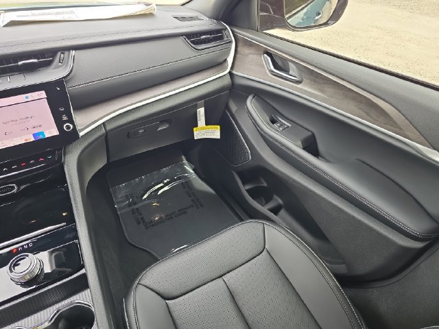 New 2026 Jeep Grand Cherokee Limited w/ Luxury Tech Group II RWD image 12