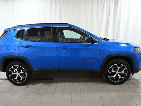 Used 2024 Jeep Compass Latitude image 13