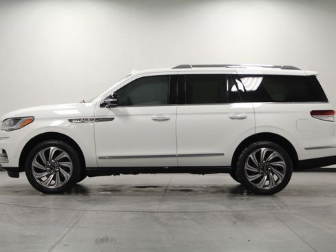 Used 2022 Lincoln Navigator Reserve image 7