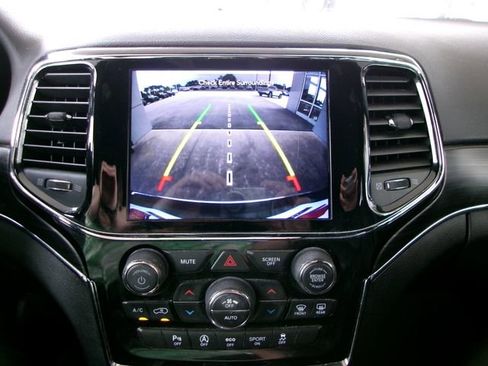 Used 2019 Jeep Grand Cherokee Limited image 16