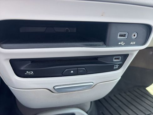 Used 2017 Chrysler Pacifica Touring-L Plus w/ Tire & Wheel Group FWD image 20