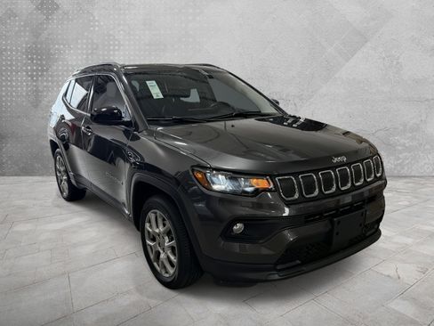 Used 2022 Jeep Compass Latitude w/ Sun and Sound Group AWD/4WD image 1