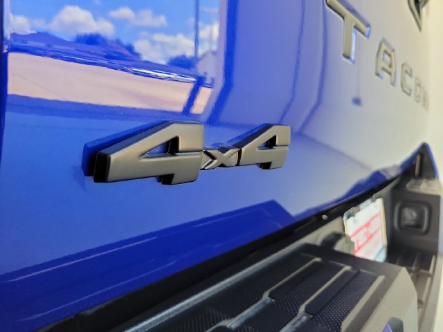 Used 2025 Toyota Tacoma SR5 AWD/4WD image 7