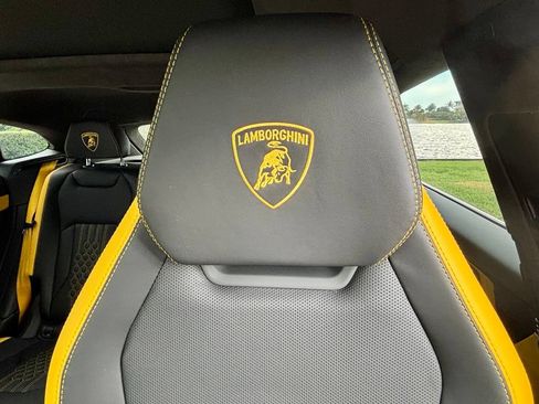Used 2025 Lamborghini Urus S AWD/4WD image 30