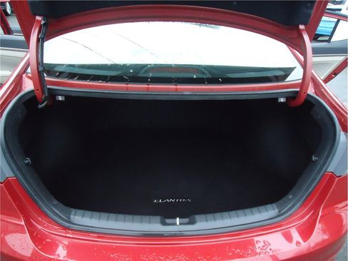 Used 2017 Hyundai Elantra SE image 16