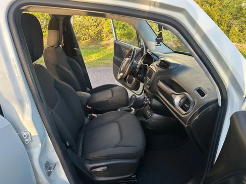 Used 2016 Jeep Renegade Latitude image 11