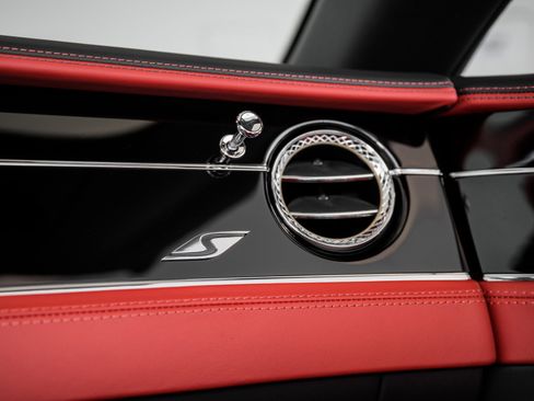 Used 2023 Bentley Continental GT V8 image 37