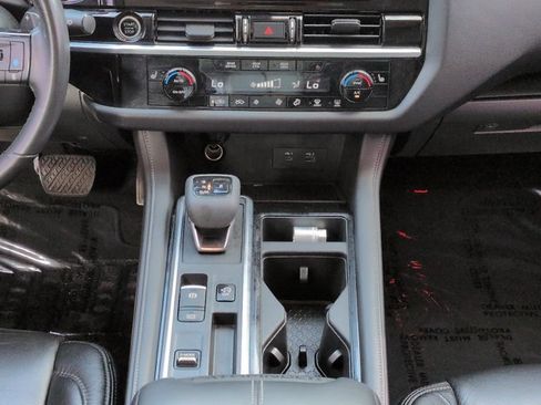 Certified 2022 Nissan Pathfinder SV FWD image 19