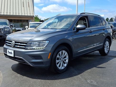 Used 2018 Volkswagen Tiguan SE AWD/4WD image 3