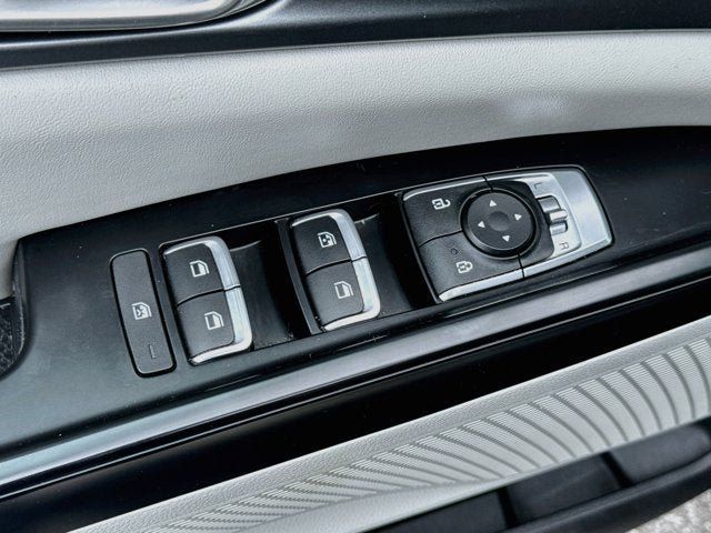 Used 2024 Kia Carnival LX FWD image 17