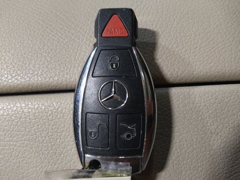 Used 2018 Mercedes-Benz GLC 300 w/ Premium Package image 32