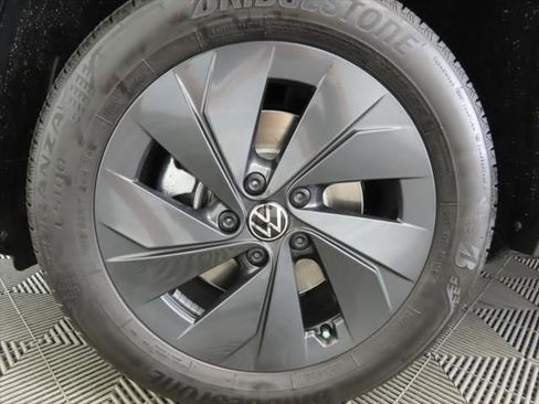 New 2026 Volkswagen Taos S image 30