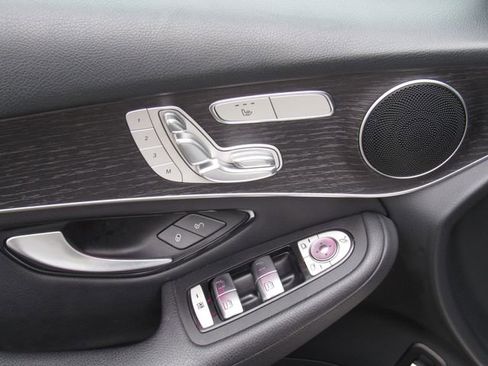 Used 2022 Mercedes-Benz GLC 300 4MATIC image 12