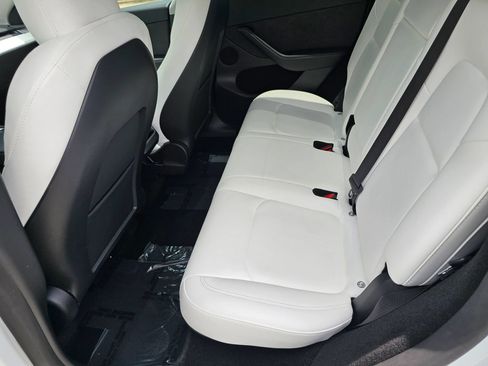 Used 2023 Tesla Model Y Long Range AWD/4WD image 14