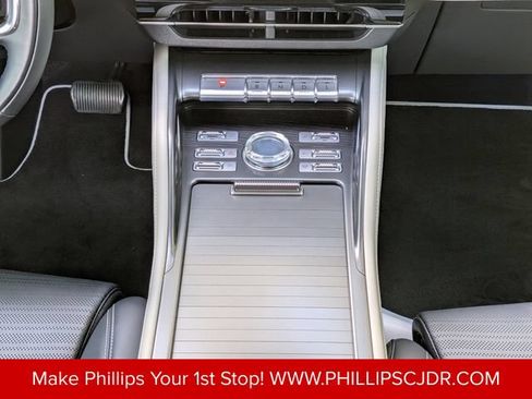 Used 2025 Lincoln Nautilus Reserve AWD/4WD image 18